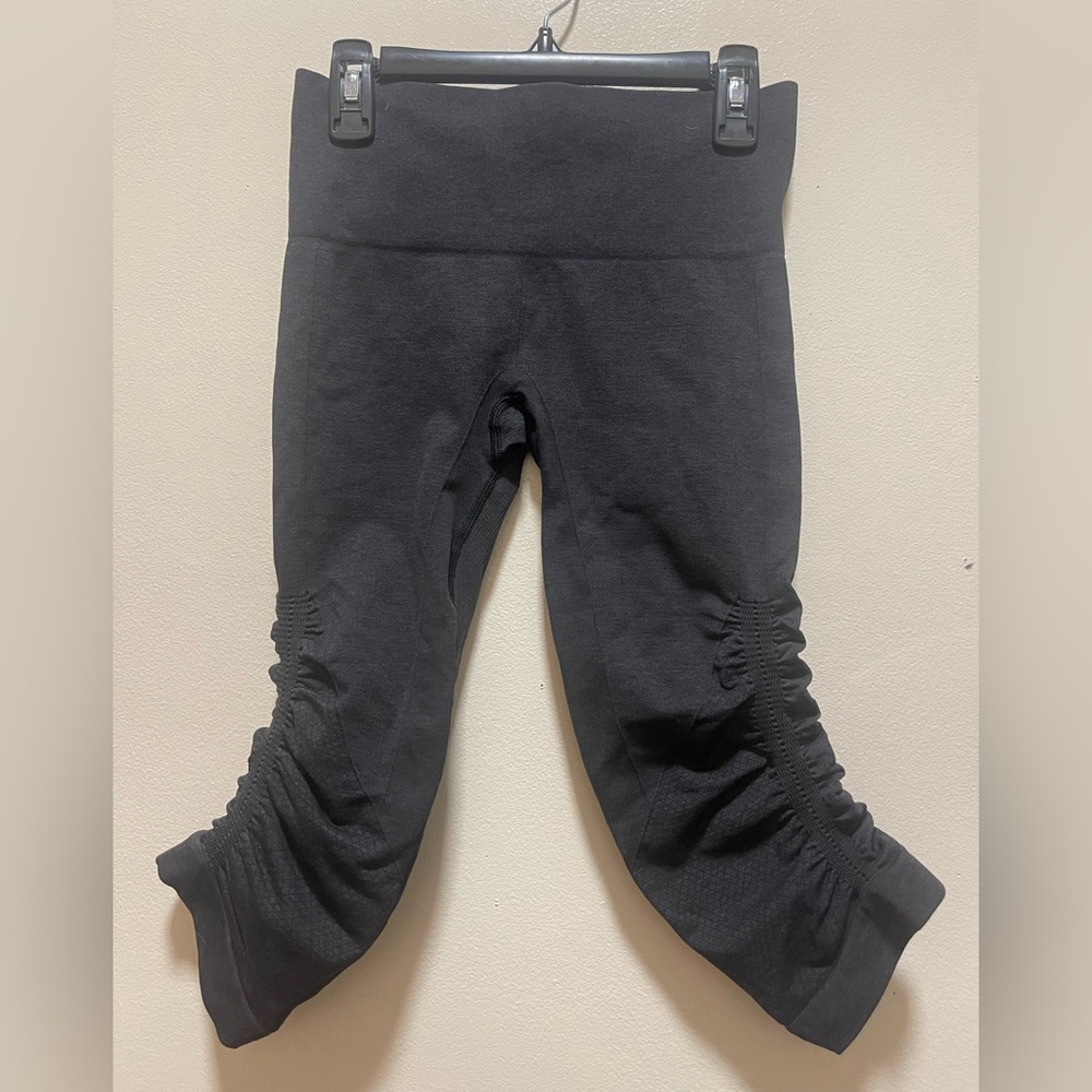 Lululemon Women’s Flow And Go Black Crop Cinch Leg Athletic bottoms